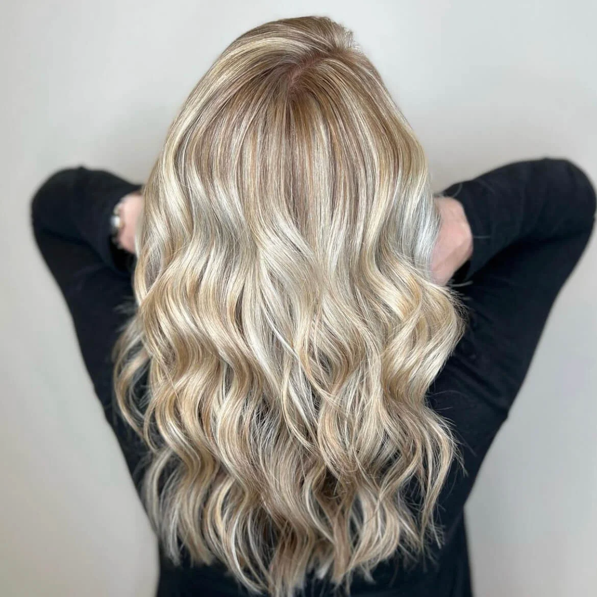 long wavy blond hair